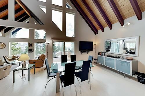 Lake View Escape