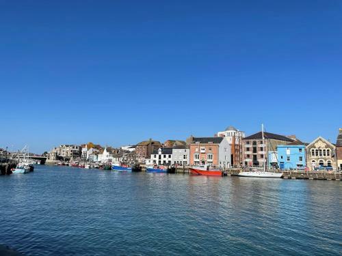 Harvest Moon - 2 Bedroom Cottage Close To Harbour