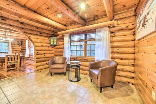 Spacious Cabin With Decks Near Saratoga Springs