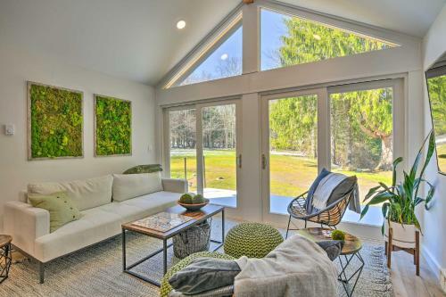 Modern Monticello Home With Hot Tub And Pond