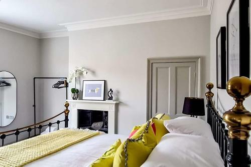 42 Is The Answer - Amazing Stylish Character Home