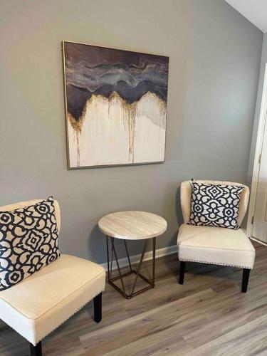 Cheerful Cozy 3 Bedroom Home With Free Parking