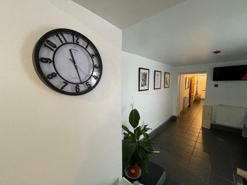 Cheerful 2 Bedroom Townhouse With Cinema Loft