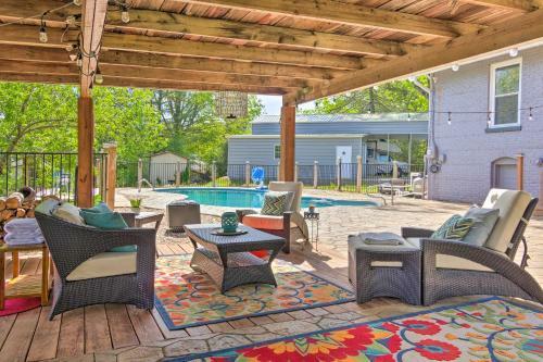 All-encompassing Escape With Pool And Hot Tub!