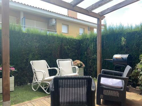 Renovated House With Pools Perfect For Families