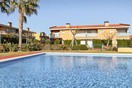 Renovated House With Pools Perfect For Families