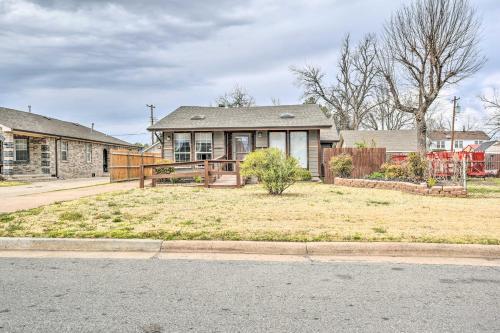 Cozy Oklahoma City Home With Deck And Gas Grill!