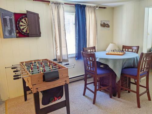 Cozy 2 Bedroom Cottage Poconos Getaway
