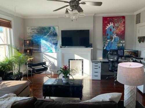 Bright Top-floor-corner-unit With View And Very Spacious