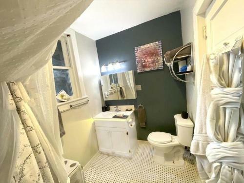 Bright Top-floor-corner-unit With View And Very Spacious