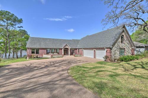 Peaceful Alvardo Lake Home With Kayak And Canoe!