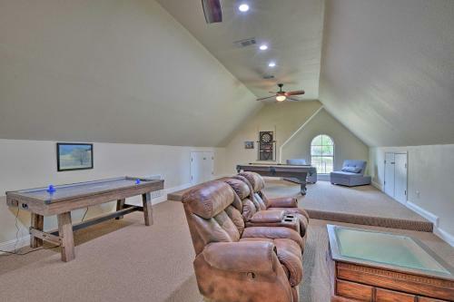 Peaceful Alvardo Lake Home With Kayak And Canoe!