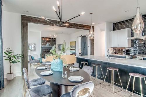 4 Connecting Condos - Sleeps 32 To 36 - Firepits - Garages - Rooftops Decks - Great Views - Security