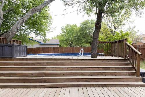 Entire Home 3bed 2bath W Private Pool & Hot Tub