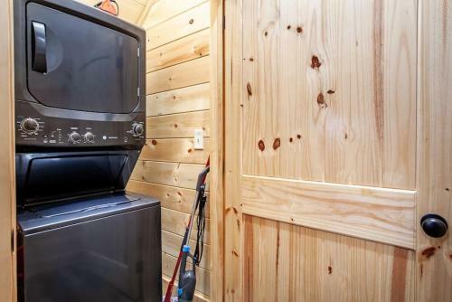 Swimming Bears Lodge Two Cabins With Pools And Hottubs