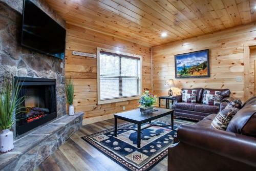 Swimming Bears Lodge Two Cabins With Pools And Hottubs