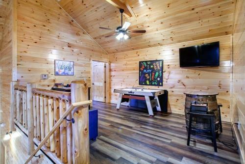Swimming Bears Lodge Two Cabins With Pools And Hottubs