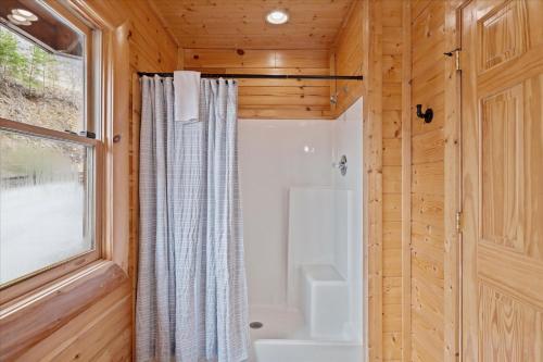 Blue Ridge Refuge Cabin