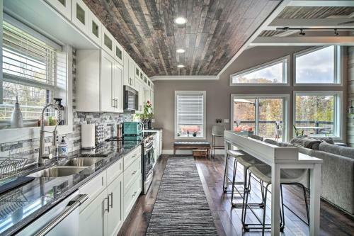 Spacious Sevierville Home With Private Hot Tub!