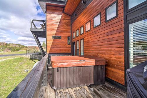 Spacious Sevierville Home With Private Hot Tub!