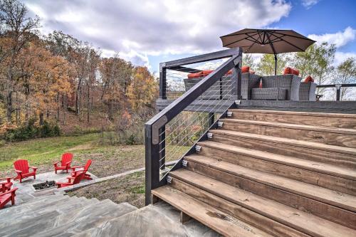 Spacious Sevierville Home With Private Hot Tub!