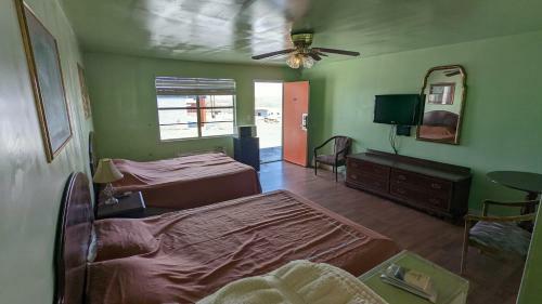 Motel Canadian Inn
