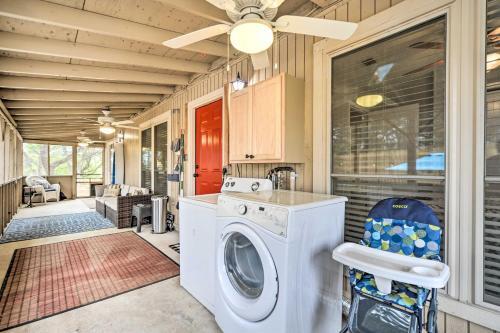 Quiet Canyon Lake Escape, 1 Mi To Boat Ramp!