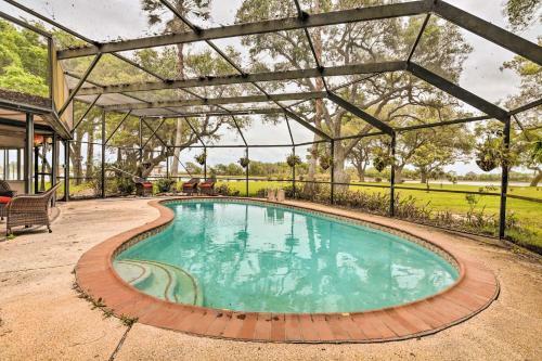 Freeport Retreat With Lake Views 6 Mi To Beach