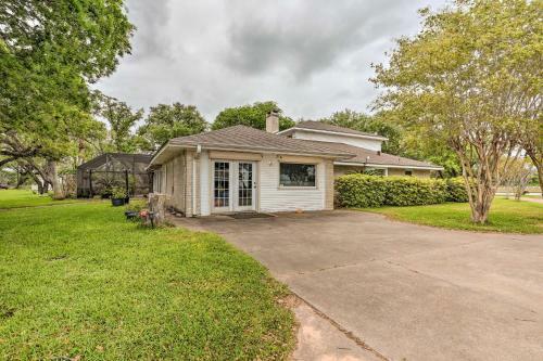 Freeport Retreat With Lake Views 6 Mi To Beach