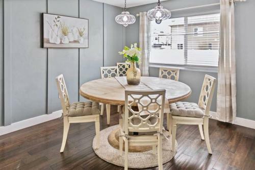 Entertainment Dream Large Home With 7 Bedrooms Sleeps 20+