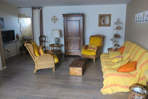 Maison de Ville Au C?ur Du Vieux-m�ze