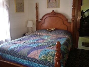 Bed & Breakfast Spurs N Lace Inn
