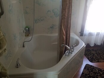Bed & Breakfast Spurs N Lace Inn