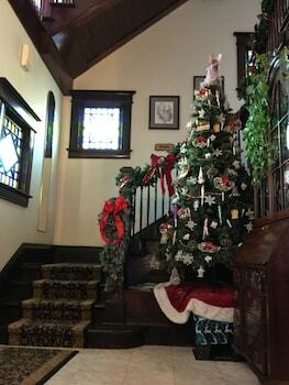 Bed & Breakfast Spurs N Lace Inn