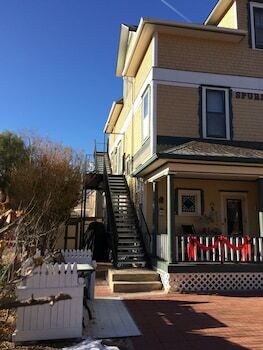 Bed & Breakfast Spurs N Lace Inn