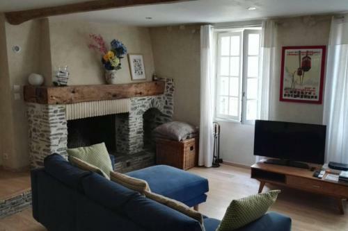 Spacious Catalan Cottage In The Mountain Foothills