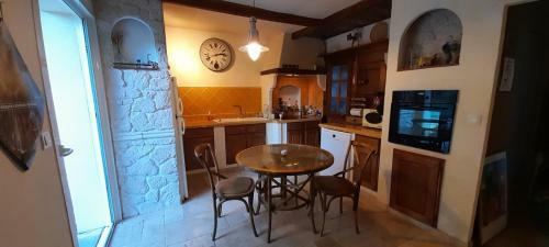 Tranquilit� Et Piscine En Provence Verte