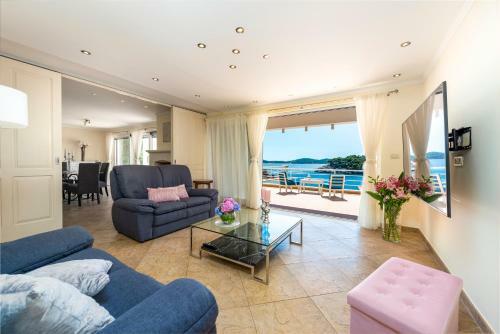 Villa K Dubrovnik - Five Bedroom Villa With Private Sea Access