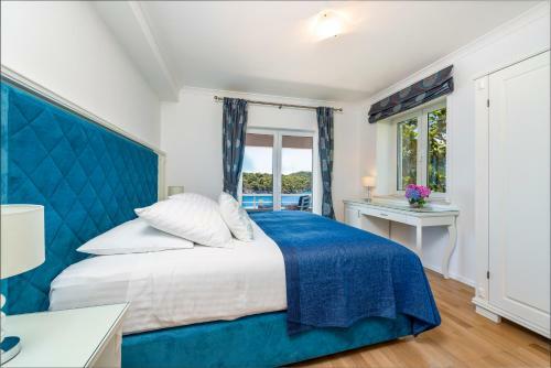 Villa K Dubrovnik - Five Bedroom Villa With Private Sea Access