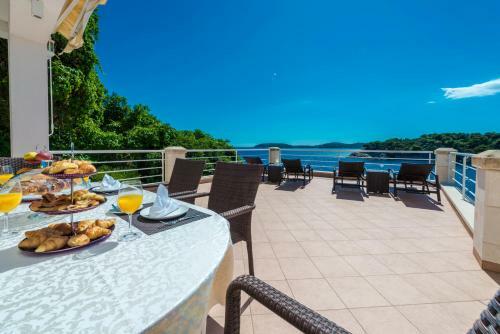 Villa K Dubrovnik - Five Bedroom Villa With Private Sea Access