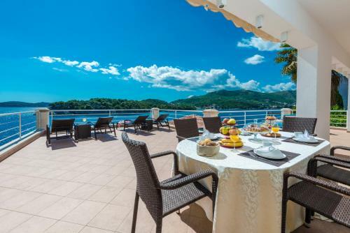 Villa K Dubrovnik - Five Bedroom Villa With Private Sea Access