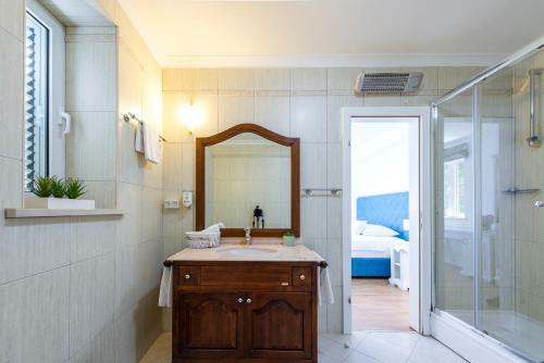Villa K Dubrovnik - Five Bedroom Villa With Private Sea Access