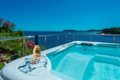 Villa K Dubrovnik - Five Bedroom Villa With Private Sea Access