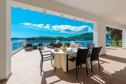 Villa K Dubrovnik - Five Bedroom Villa With Private Sea Access