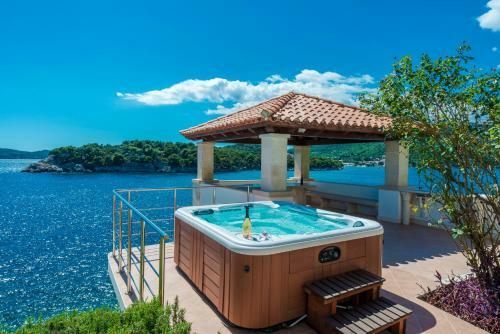 Villa K Dubrovnik - Five Bedroom Villa With Private Sea Access