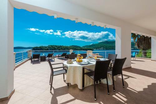 Villa K Dubrovnik - Five Bedroom Villa With Private Sea Access