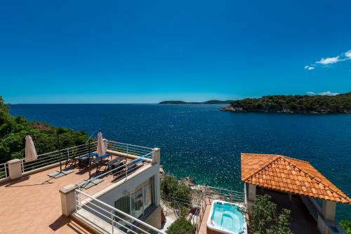 Villa K Dubrovnik - Five Bedroom Villa With Private Sea Access