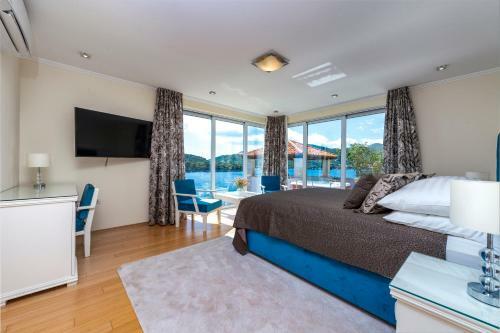 Villa K Dubrovnik - Five Bedroom Villa With Private Sea Access