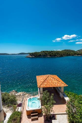Villa K Dubrovnik - Five Bedroom Villa With Private Sea Access