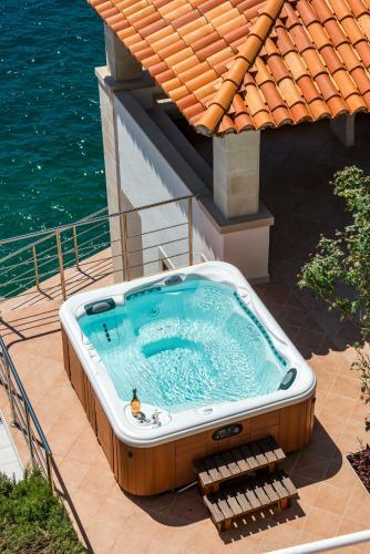 Villa K Dubrovnik - Five Bedroom Villa With Private Sea Access